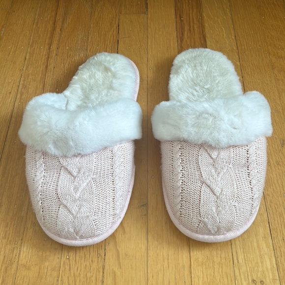 Victoria's Secret Pink Shoes Slippers - Picture 2 of 9